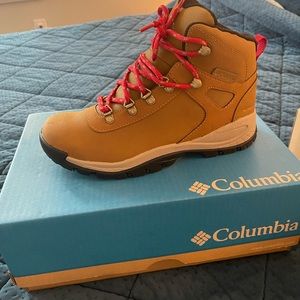 Columbia women’s Yoncalla mid waterproof hiking boots